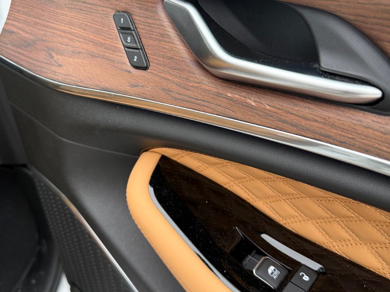 2024 Jeep GRAND CHEROKEE SUMMIT