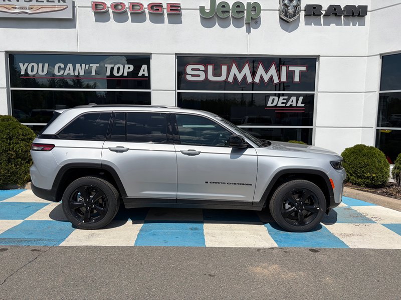 2026 Jeep Grand Cherokee ALTITUDE