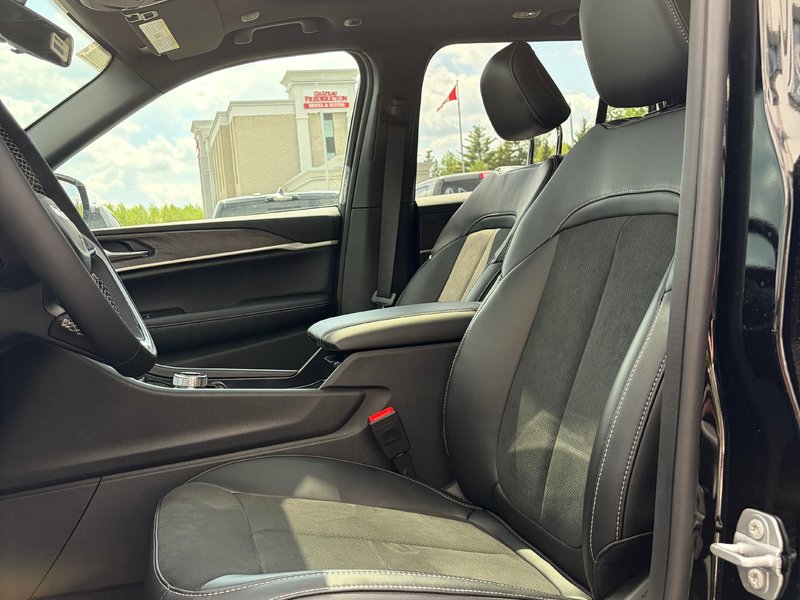 2026 Jeep Grand Cherokee ALTITUDE