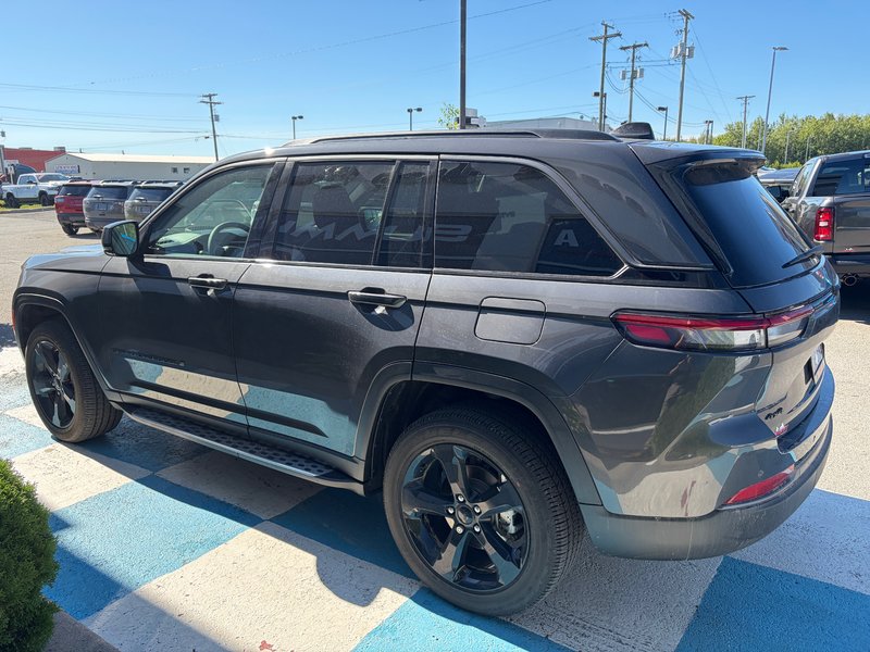 2026 Jeep GRAND CHEROKEE ALTITUDE ONLY 1,500KM! CLIENT TRADED FOR SMALLER VEHICLE! MSRP OF $70,000! SAVE MASSIVE!