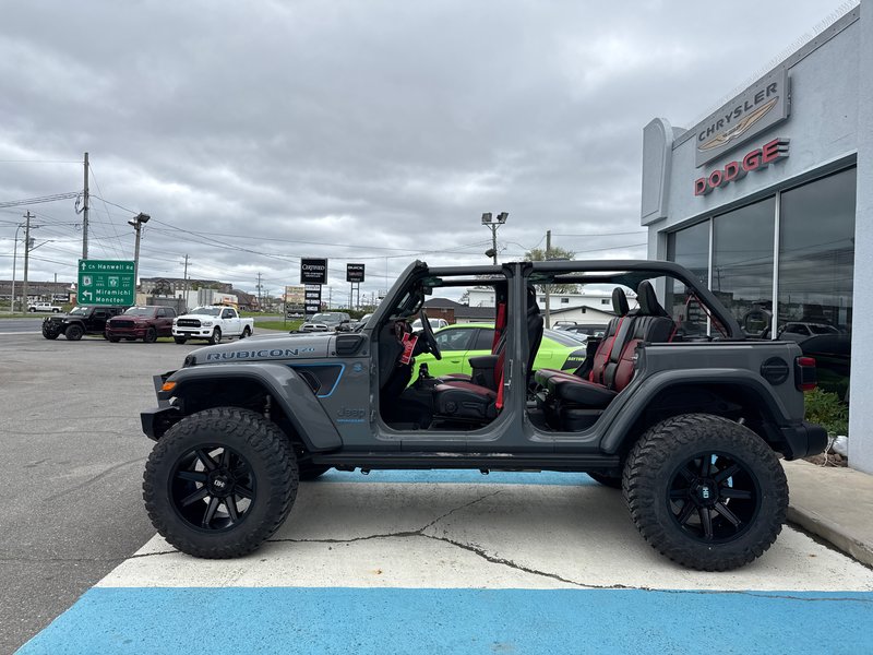 2023 Jeep Wrangler 4xe Rubicon 20th Anniversary Bill Steen lift kit 37 inch tires, wench and bumper kit