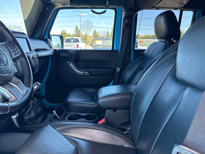 2018 Jeep WRANGLER JK UNLIMITED Sahara smoky Mountain edition In absolutely amazing condition, leather navigation, tire wheel kit package