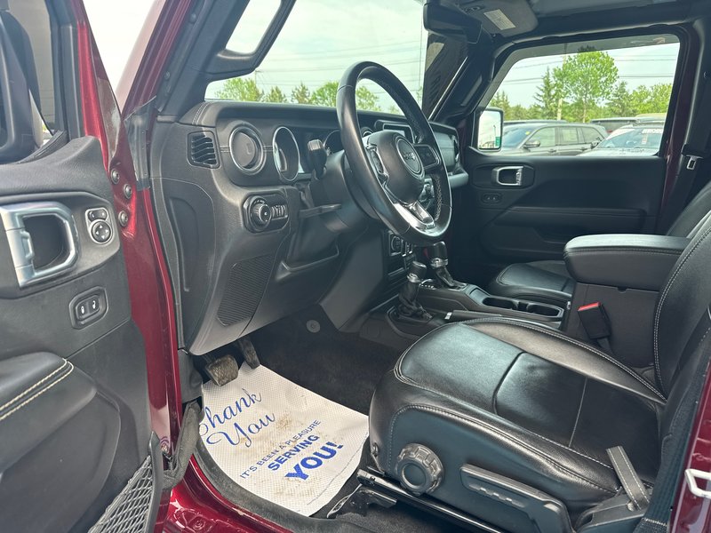 2021 Jeep Wrangler Unlimited Sahara leather loaded Fox lift kit, package brand new Rubicon rims and wild teak tires !!