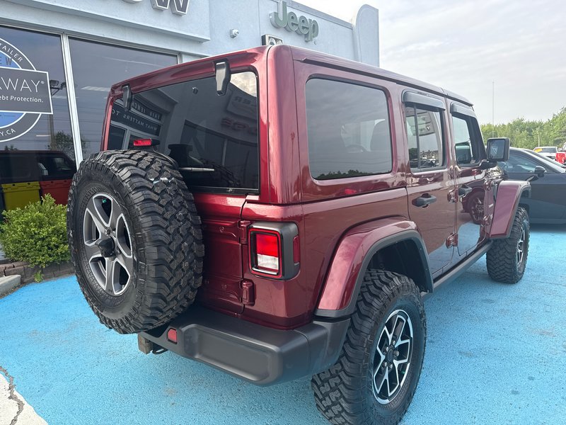 2021 Jeep Wrangler Unlimited Sahara leather loaded Fox lift kit, package brand new Rubicon rims and wild teak tires !!