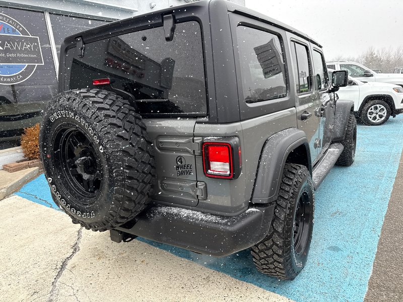 2022 Jeep Wrangler Unlimited Willys Upgraded tire and rim package, leather seating NAV