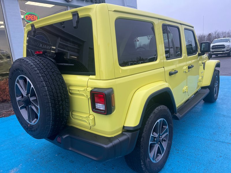 2023 Jeep Wrangler Sahara Colour matching top