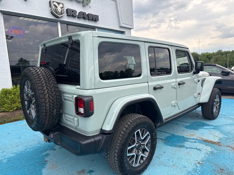 2023 Jeep Wrangler Rubicon New tires