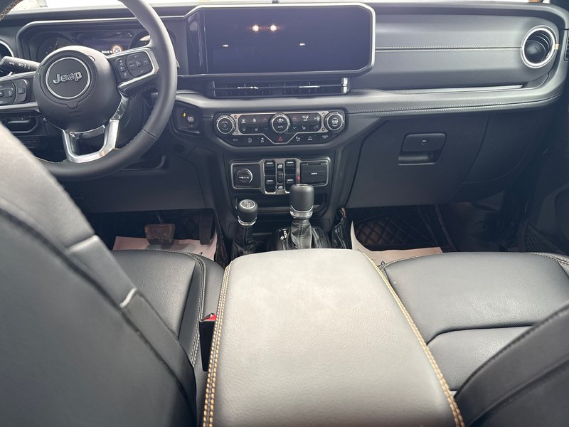 2024 Jeep Wrangler Sahara Fully loaded leather colour matching top over $7000 in tires and rims