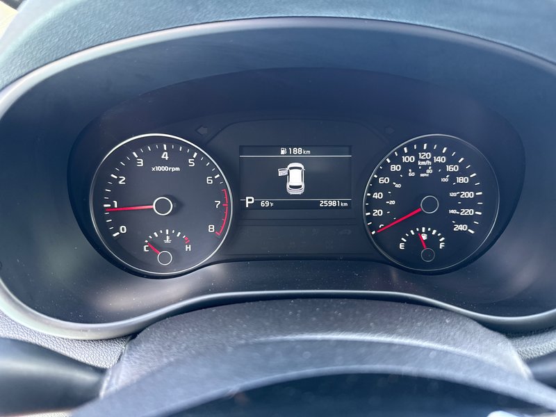2021 Kia Sportage EX with only 25,000 km