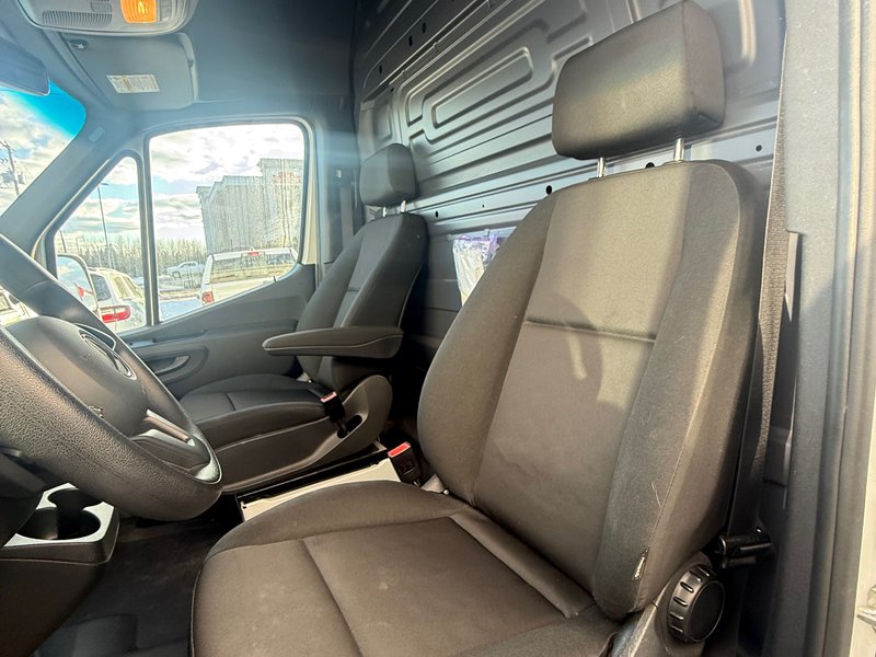 2024 Mercedes-Benz SPRINTER CARGO VAN BASE DIESEL!