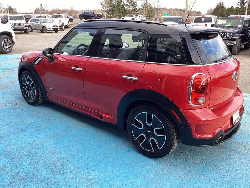 2013 MINI Cooper Countryman John Cooper Works ALL4 Two sets of tires and rims
