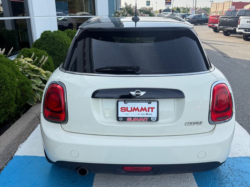 MINI Cooper Hardtop 5 Door BASE 2016