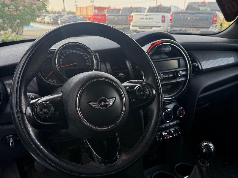 MINI Cooper Hardtop 5 Door BASE 2016