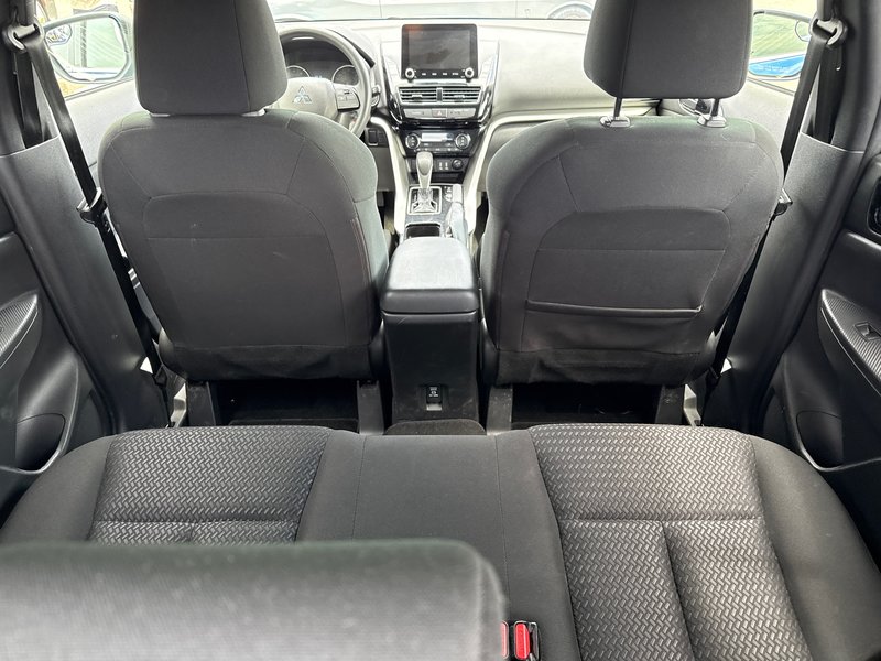 2023 Mitsubishi ECLIPSE CROSS ES AWD New tires new brake new two year MVI