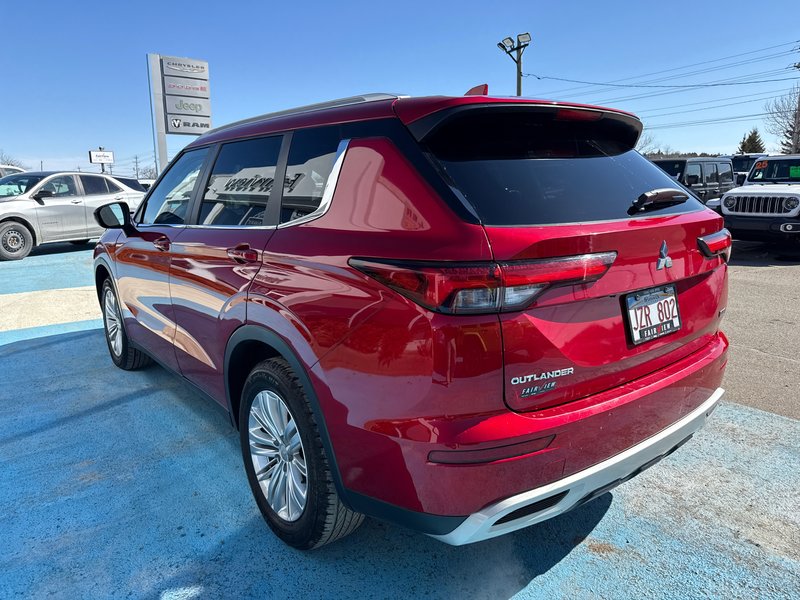 Mitsubishi Outlander SE with sun and sound 2022