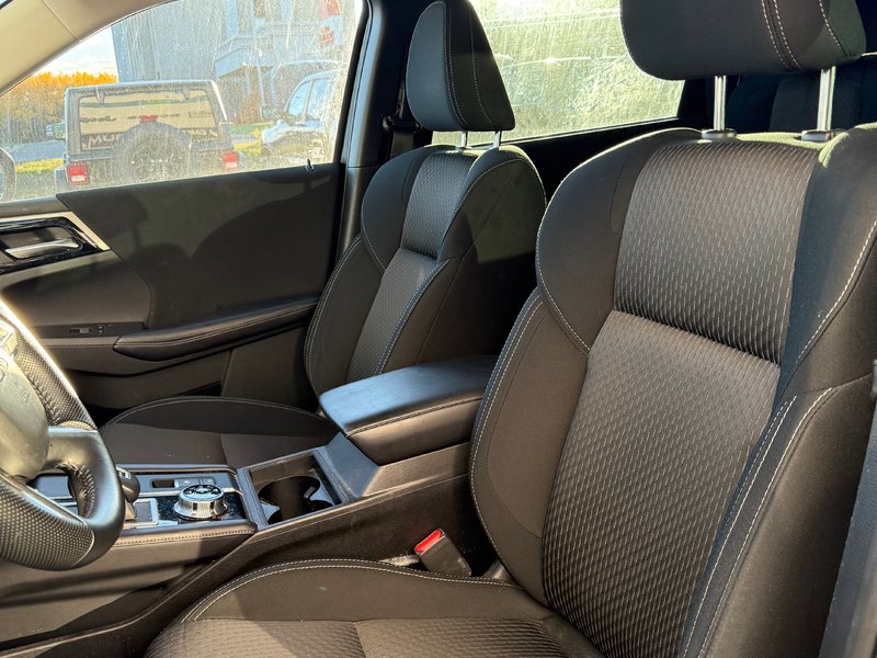 2022 Mitsubishi OUTLANDER ES
