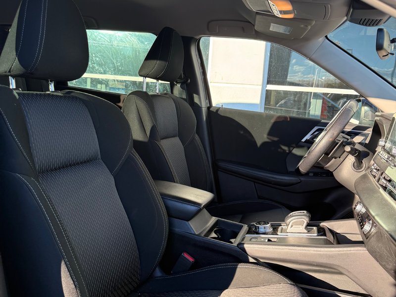 2022 Mitsubishi OUTLANDER ES