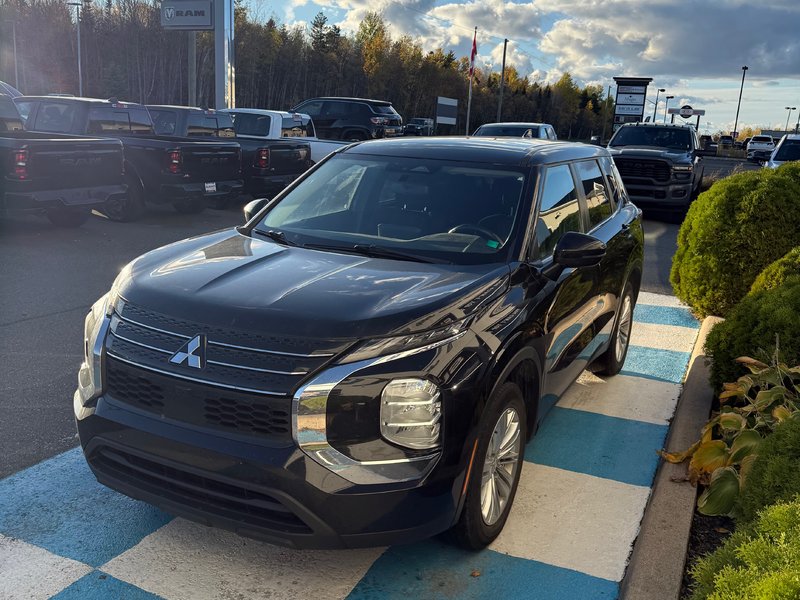 2022 Mitsubishi OUTLANDER ES