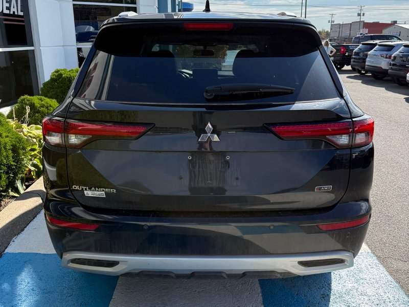 2023 Mitsubishi OUTLANDER SE