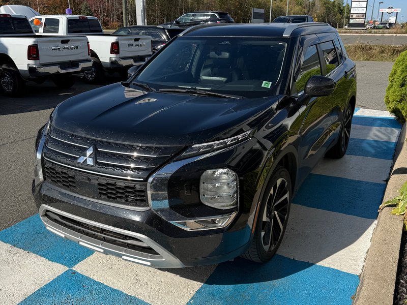 2023 Mitsubishi OUTLANDER SE