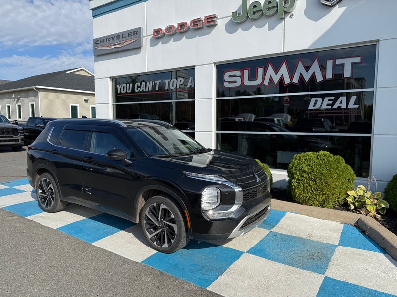 2023 Mitsubishi OUTLANDER SE