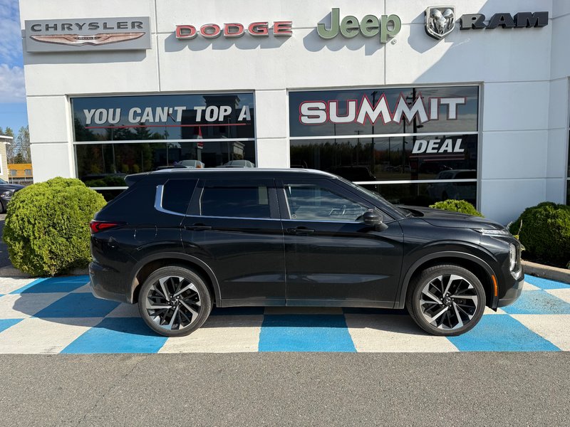 2023 Mitsubishi OUTLANDER SE