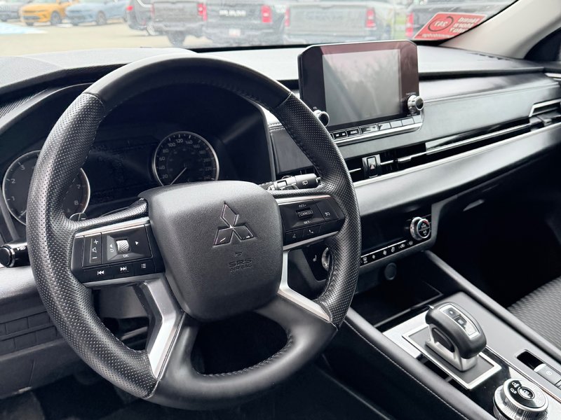 Mitsubishi Outlander ES 2024