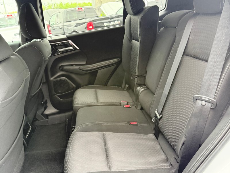 Mitsubishi Outlander ES 2024