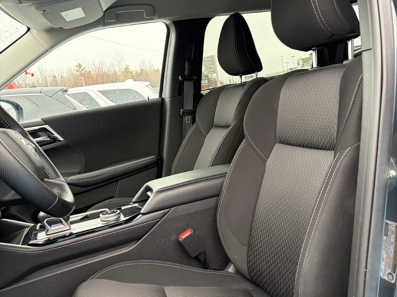 2025 Mitsubishi OUTLANDER ES