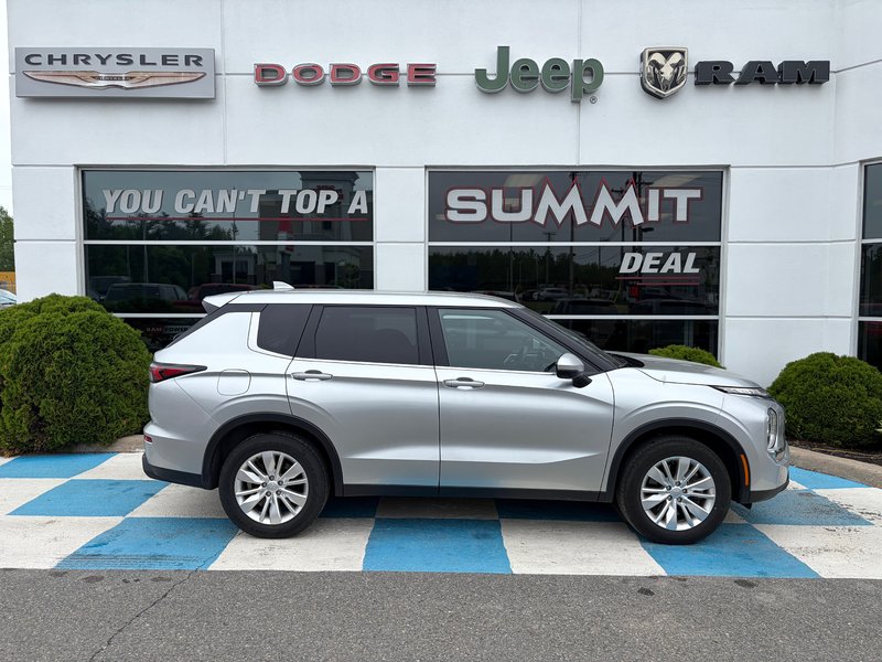 2025 Mitsubishi OUTLANDER ES