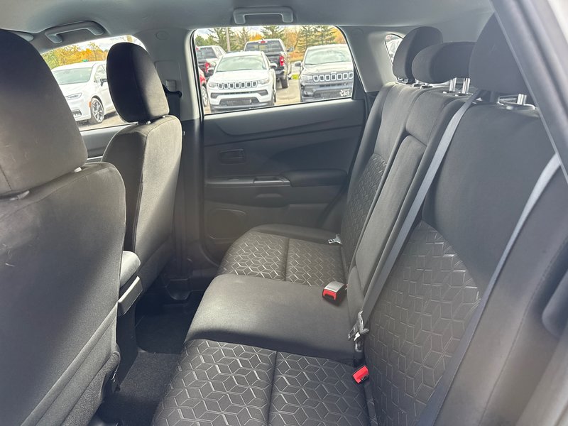 2021 Mitsubishi RVR ES