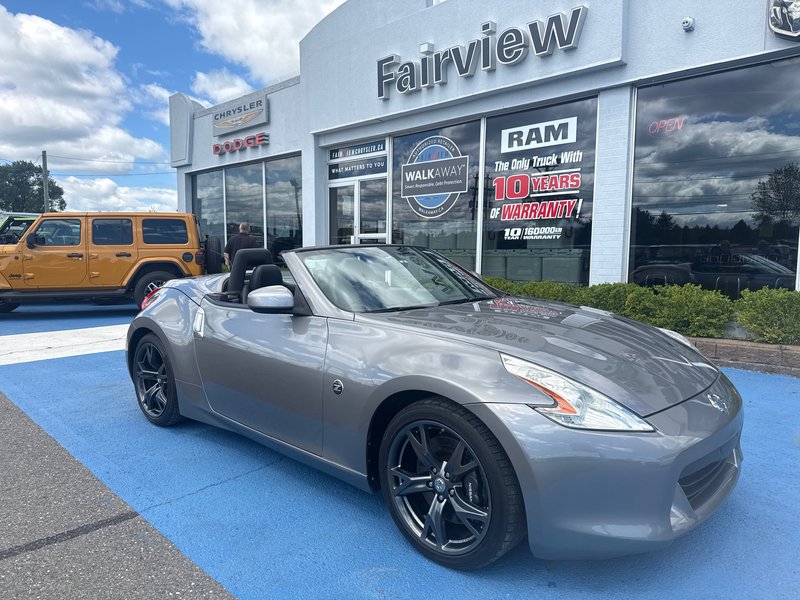 2010 Nissan 370Z Touring Showroom condition NEW MVI