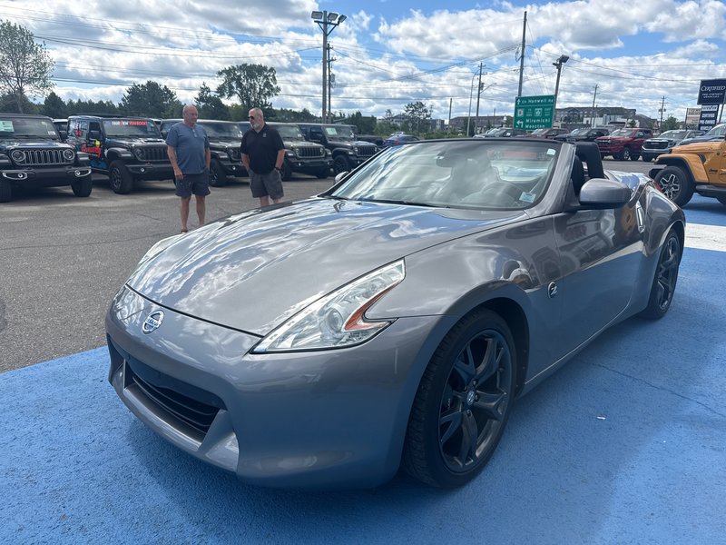 2010 Nissan 370Z Touring Showroom condition NEW MVI