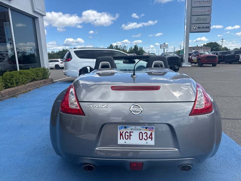 2010 Nissan 370Z Touring Showroom condition NEW MVI