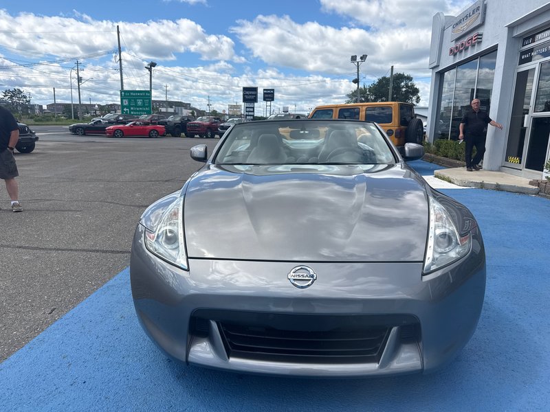 2010 Nissan 370Z Touring Showroom condition NEW MVI