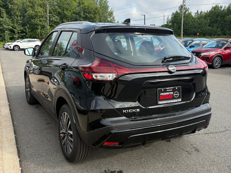 2025 Nissan Kicks Play SV