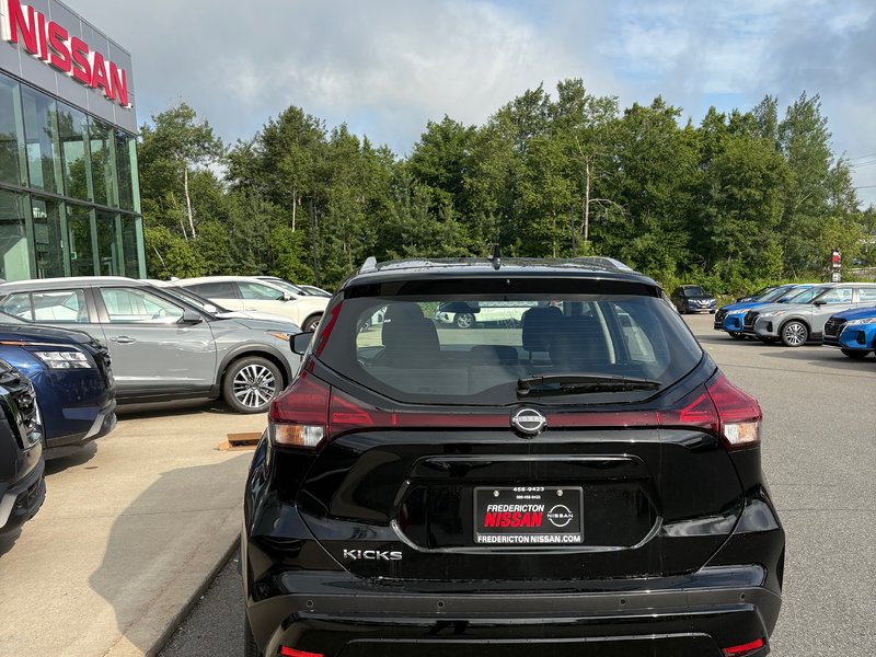 2025 Nissan Kicks Play SV