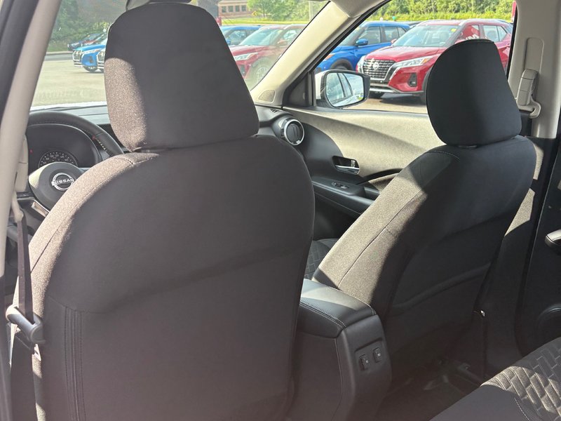 2025 Nissan Kicks Play SV