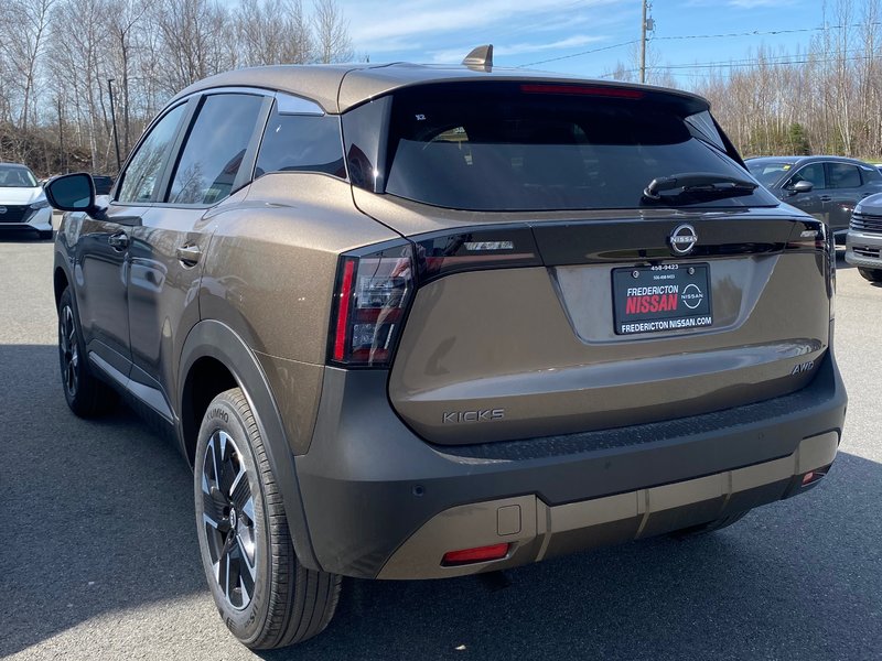 2025 Nissan Kicks SV