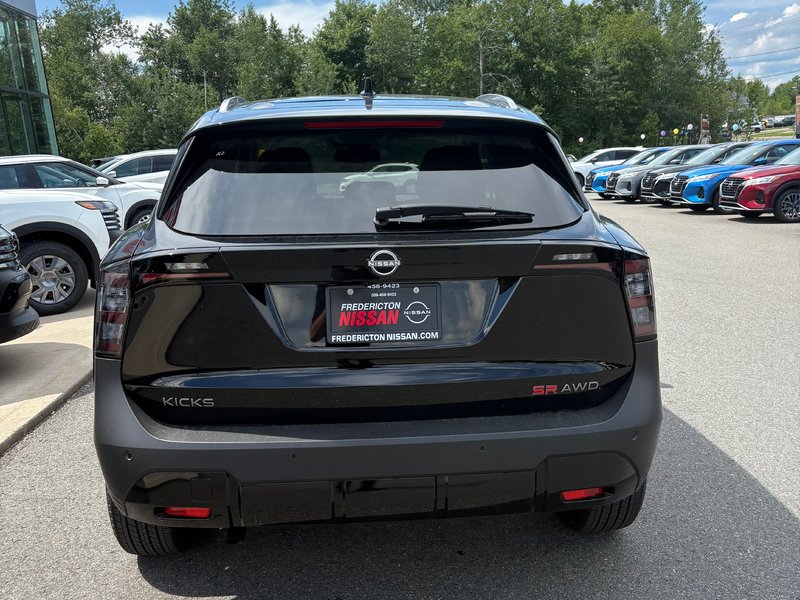 2025 Nissan Kicks SR