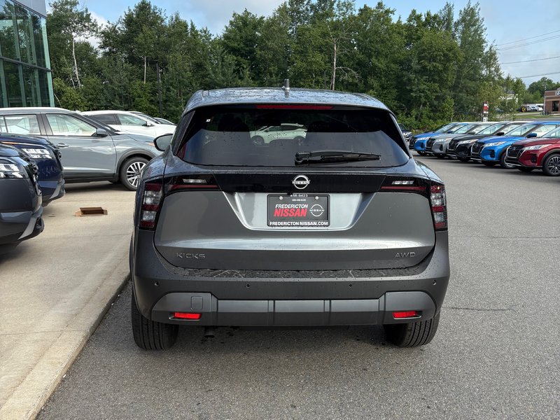 2025 Nissan Kicks SV