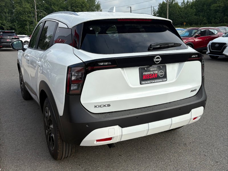 2025 Nissan Kicks SV