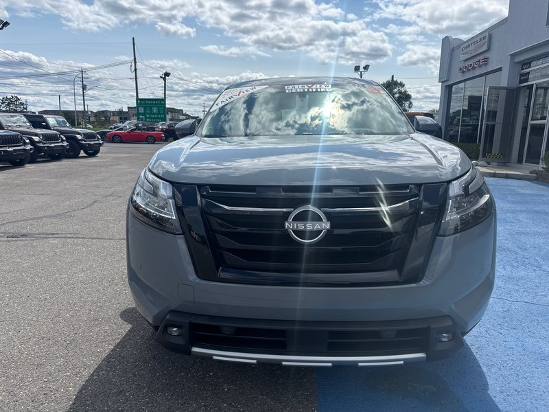 2022 Nissan Pathfinder SL night edition Absolutely like new condition, seven passenger leather sunroof, fully loaded