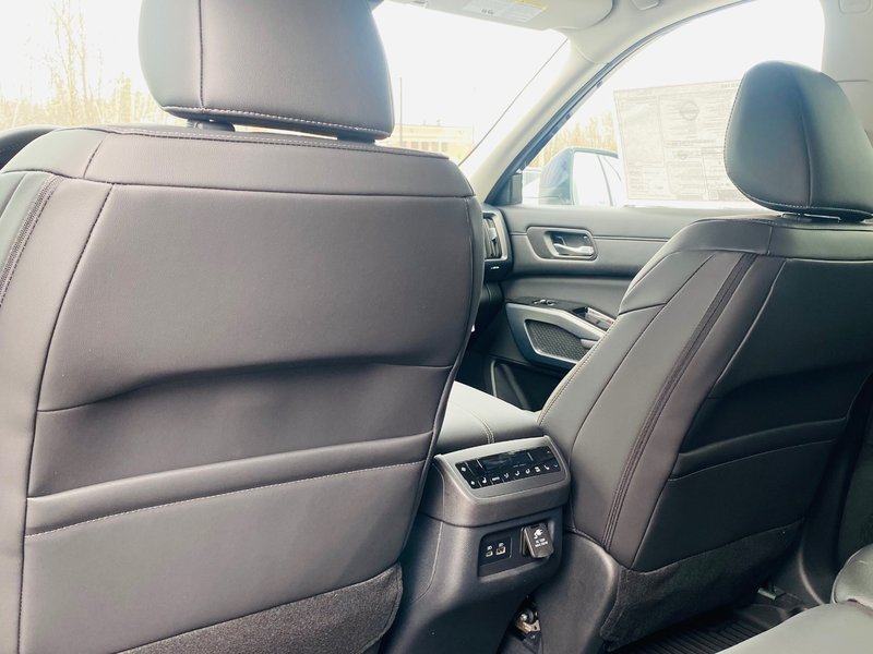 Nissan Pathfinder SL 2025