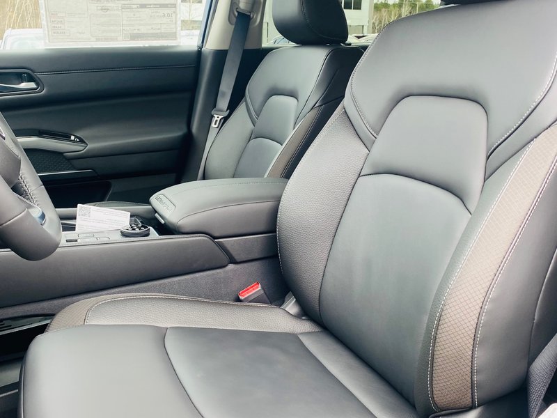 Nissan Pathfinder SL 2025