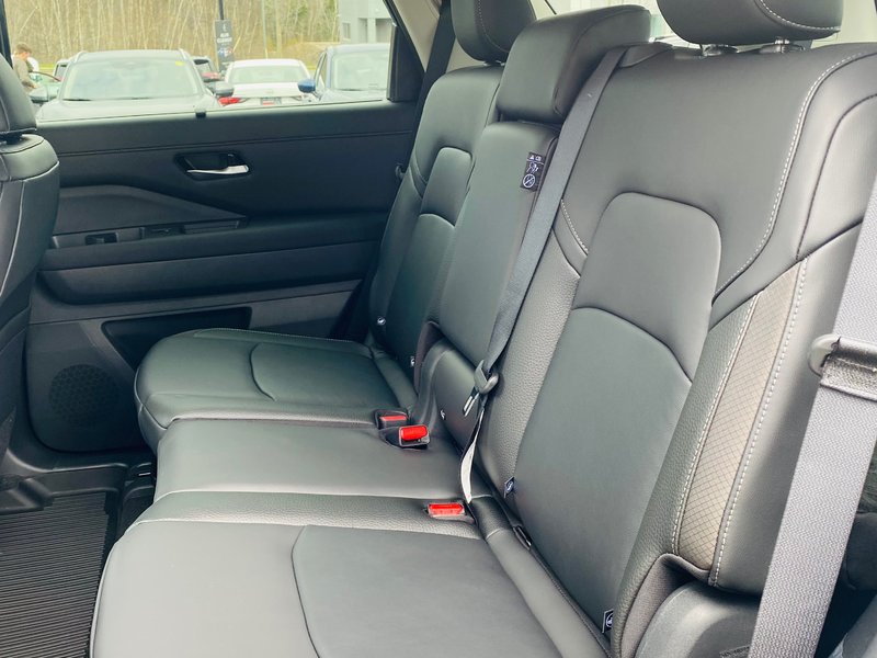 Nissan Pathfinder SL 2025