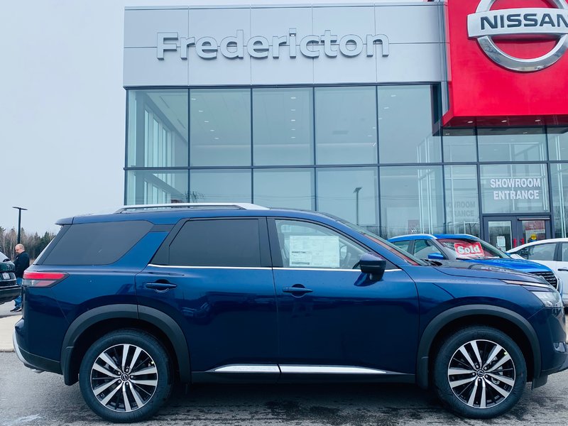 Nissan Pathfinder PLATINUM 2025