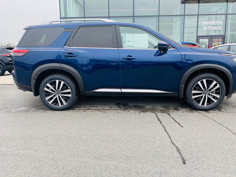 Nissan Pathfinder PLATINUM 2025