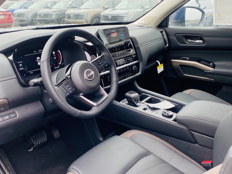 Nissan Pathfinder PLATINUM 2025