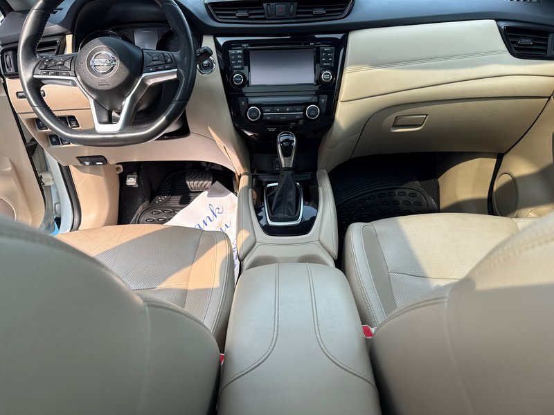 2017 Nissan Rogue SL Upgraded leather interior, Bose audio system full panoramic roof advanced safety group